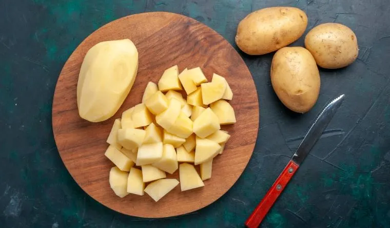 Нарезанный кубиком картофель