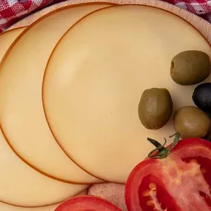 Из чего делают колбасный сыр: секреты выбора
