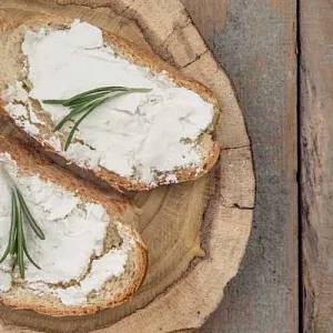 Сыр творожный: польза и вред для человека
