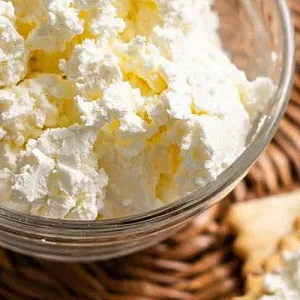 С чем есть творог: полезные сочетания и вкусные рецепты