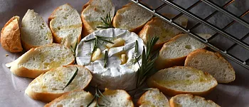 Камамбер: вкусовые качества, правила выбора и употребления Камамбер: вкусовые качества, правила выбора и употребления