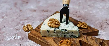 Как есть сыр с плесенью: советы по подаче и сочетанию с другими продуктами Как есть сыр с плесенью: советы по подаче и сочетанию с другими продуктами