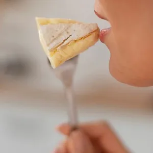 Почему хочется сыра: непростые секреты простого продукта